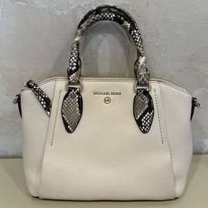 MICHAEL Michael Kors Sienna Med Messenger